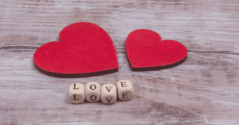 Read more about the article 10 Romance Novels We Couldn’t Put Down in 2025